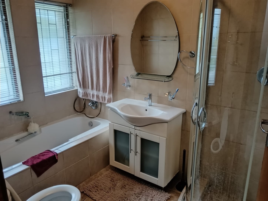4 Bedroom Property for Sale in Beacon Bay North Eastern Cape